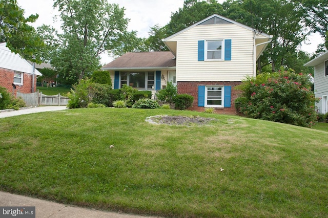 tri-level home featuring a front yard