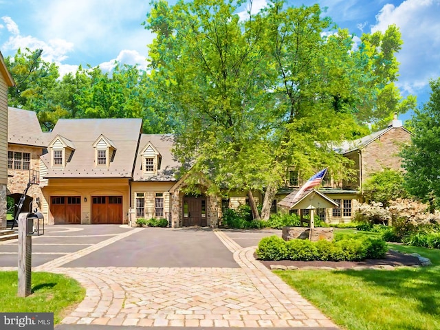 view of front of property featuring a garage