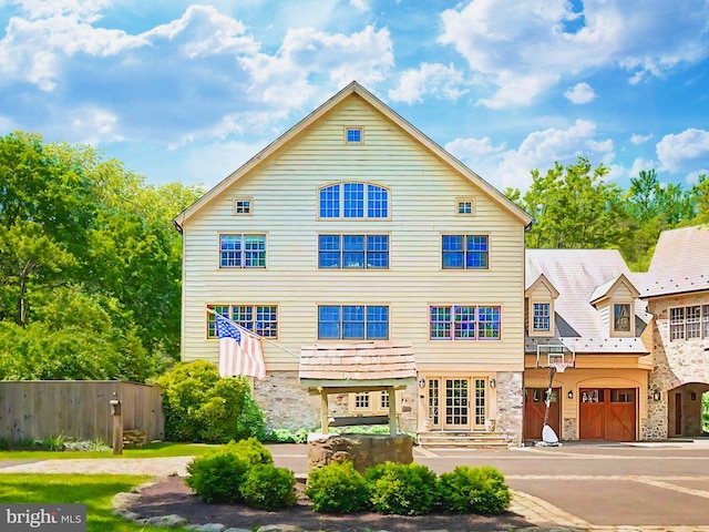 view of front of property