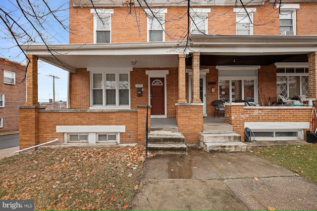 view of front facade with covered porch