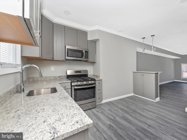 kitchen featuring sink, gray cabinetry, hanging light fixtures, ornamental molding, and stainless steel appliances