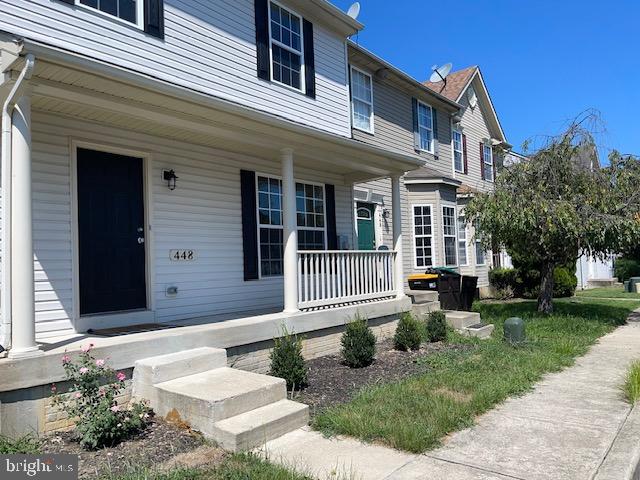 entrance to property featuring a porch