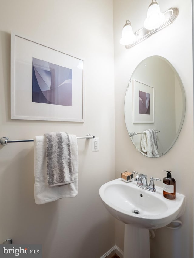 bathroom with sink