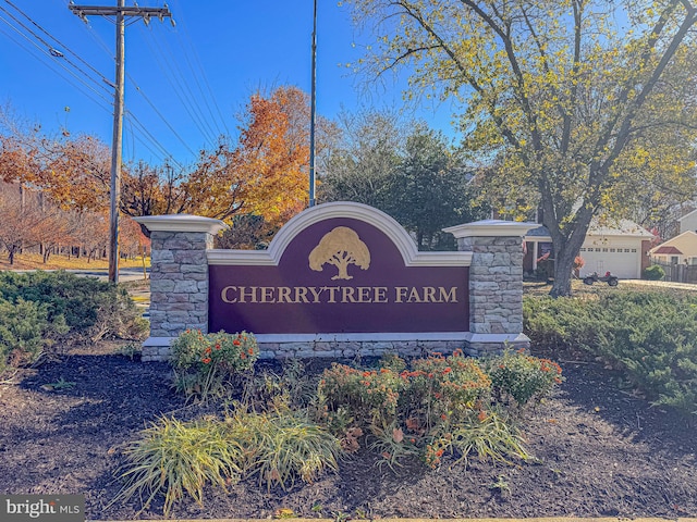 view of community / neighborhood sign