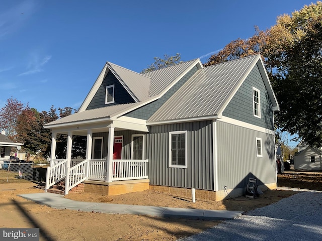 view of front facade featuring a porch