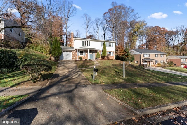 view of front of property with a front yard