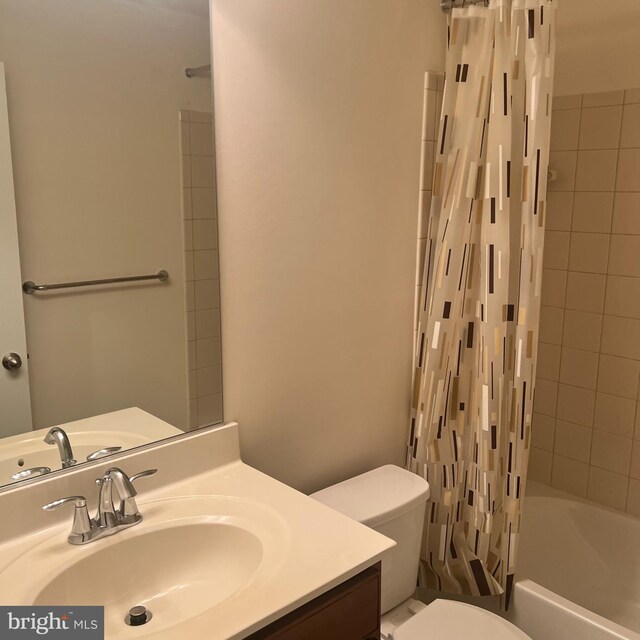 full bathroom featuring shower / bath combo, toilet, and sink