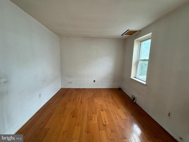 unfurnished room featuring light hardwood / wood-style flooring