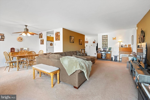 carpeted living room with ceiling fan