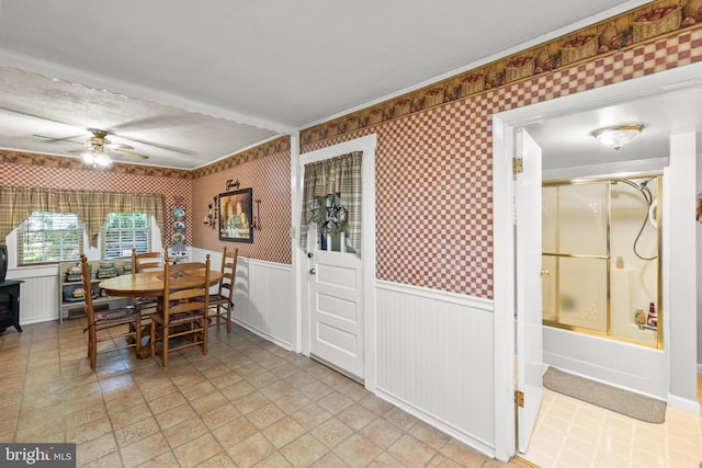 dining space with ceiling fan