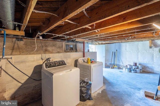 basement featuring washer and clothes dryer