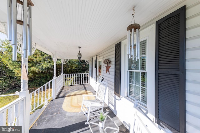 view of patio / terrace with covered porch