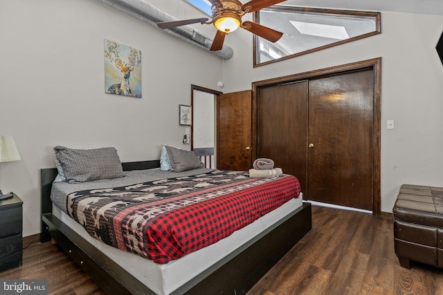 bedroom featuring a closet, ceiling fan, hardwood / wood-style flooring, and lofted ceiling