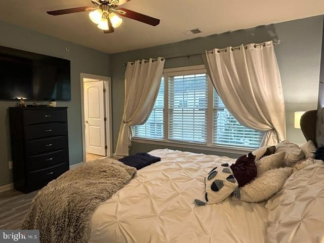 bedroom with ceiling fan