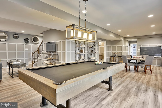 rec room featuring light hardwood / wood-style flooring and billiards