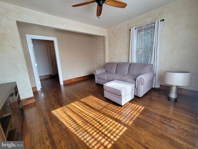 living room with dark wood-type flooring and ceiling fan