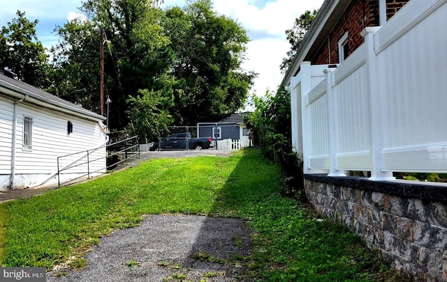 607 62nd Ave, Fairmount Heights, MD 20743 - view of yard with fence