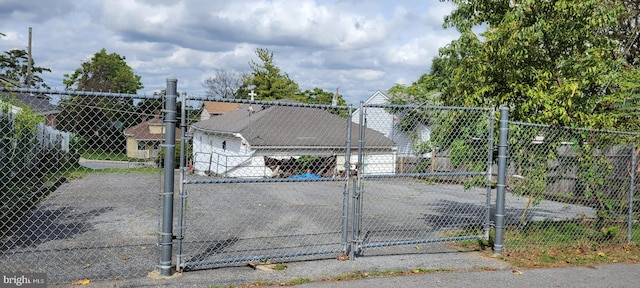 607 62nd Ave, Fairmount Heights, MD 20743 - view of gate featuring fence
