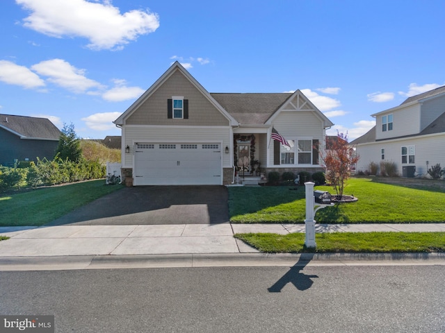 view of front of property featuring a front lawn