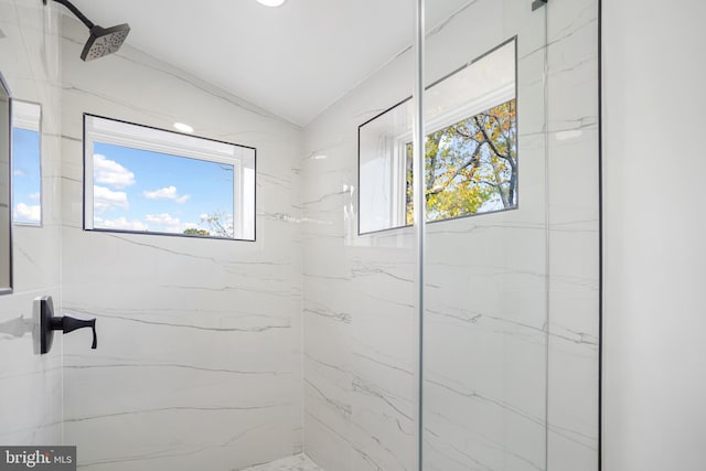 bathroom featuring tiled shower