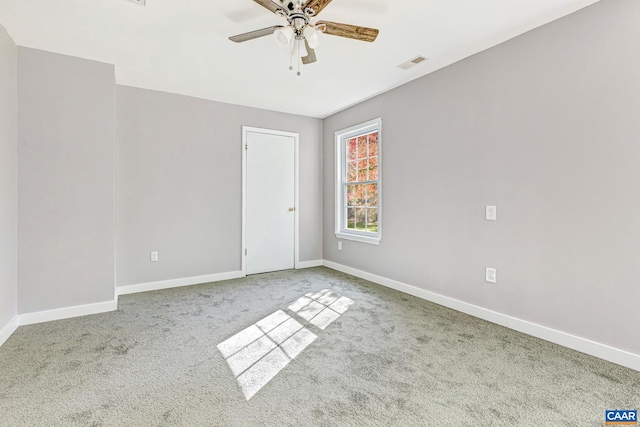 carpeted empty room featuring ceiling fan