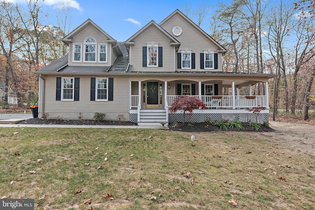 view of front of house featuring a porch and a front lawn