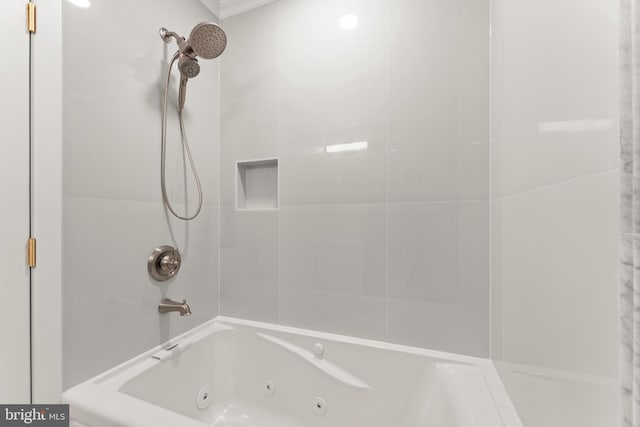 bathroom featuring shower / tub combo