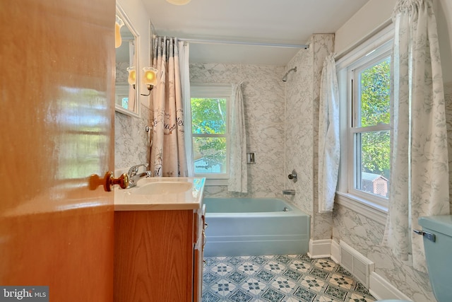 full bathroom featuring a wealth of natural light, vanity, shower / tub combo with curtain, and toilet