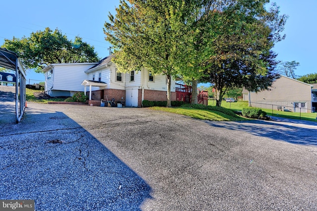 exterior space featuring a lawn