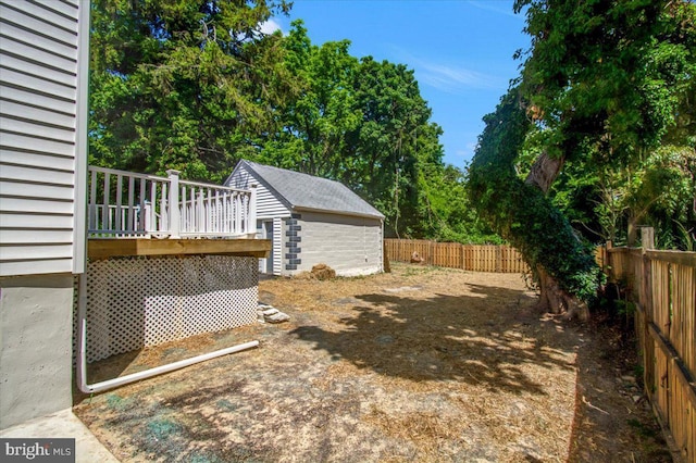 516 Harwood Ave, Baltimore, MD 21212 - fenced backyard with a wooden deck