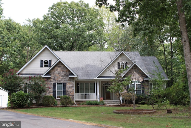 craftsman inspired home with a porch and a front lawn