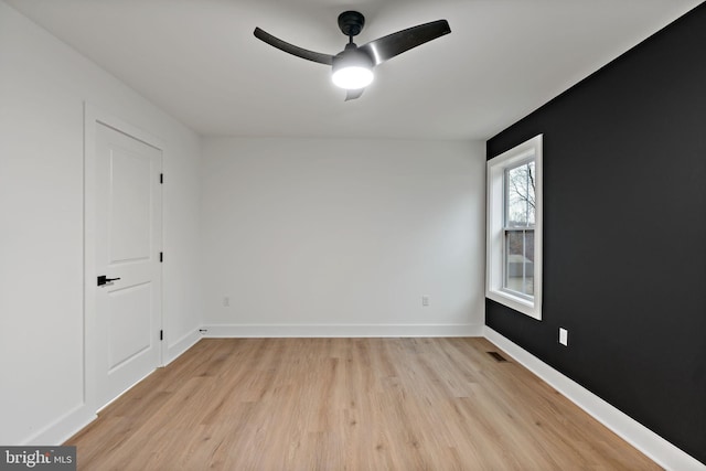 unfurnished room featuring light hardwood / wood-style floors and ceiling fan