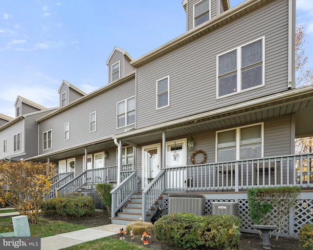 townhome / multi-family property featuring covered porch