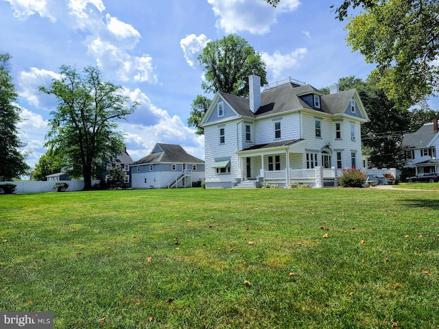 back of house featuring a lawn