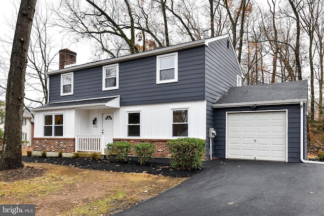 view of front property featuring a garage