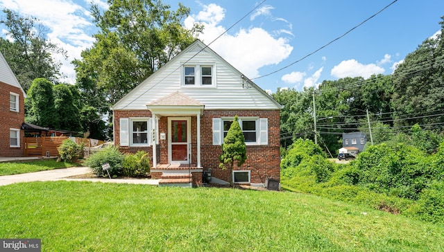 view of front facade featuring a front yard