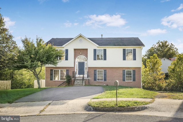 bi-level home featuring a front yard