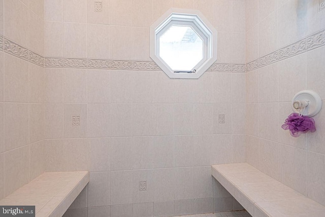 bathroom featuring tile walls