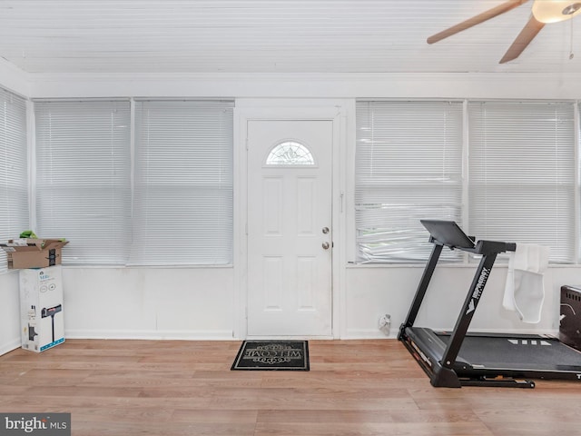 foyer entrance featuring crown molding, light hardwood / wood-style flooring, and ceiling fan