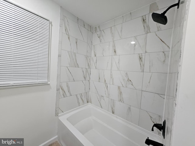 bathroom with tiled shower / bath combo