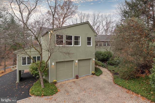 view of front facade with a garage