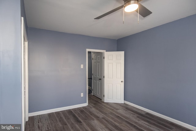 empty room featuring dark hardwood / wood-style floors and ceiling fan