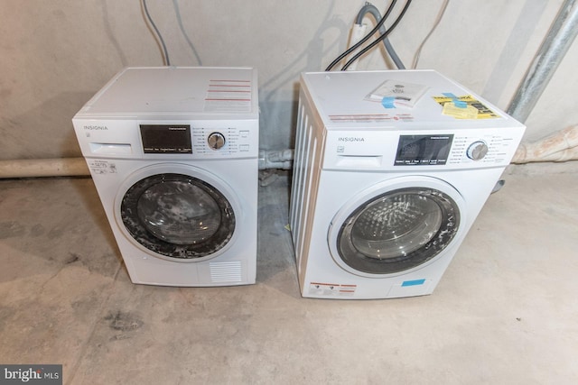 laundry room with washer and clothes dryer