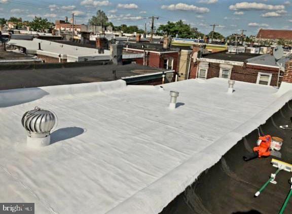 3631 Frankford Ave, Philadelphia, PA 19134 - exterior details with a flat roof