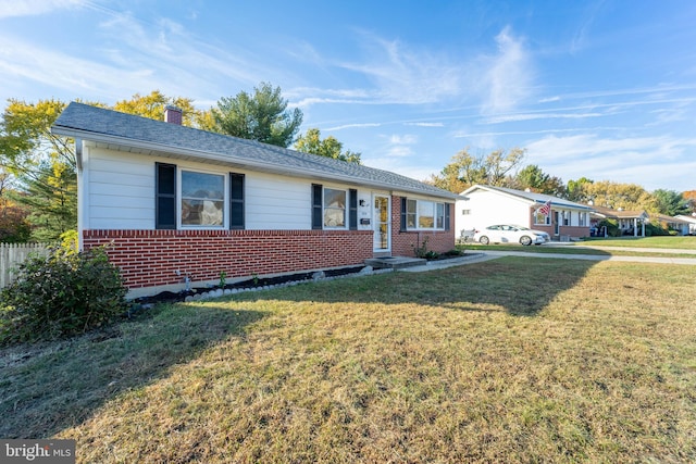 single story home with a front lawn