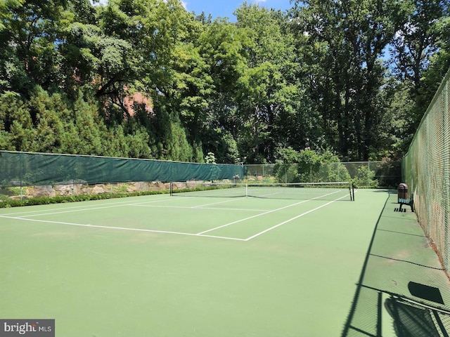 4201 Cathedral Ave NW Unit T10E, Washington, DC 20016 - view of sport court with fence
