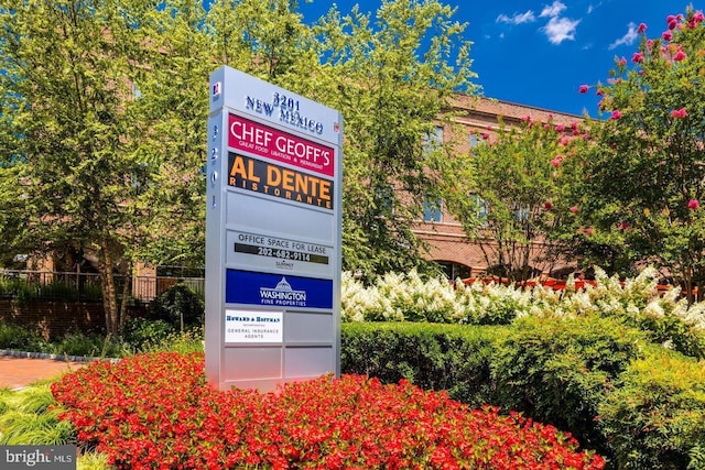 4201 Cathedral Ave NW Unit T10E, Washington, DC 20016 - details featuring fence