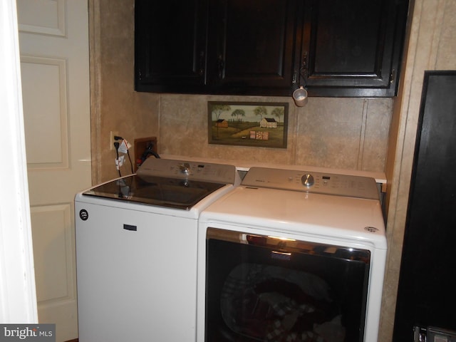 laundry room featuring cabinets and washing machine and clothes dryer