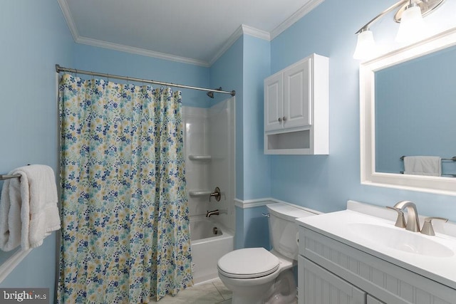 8 Crossgate Dr Unit 8, Seaford, DE 19973 - full bathroom featuring crown molding, toilet, vanity, and shower / tub combo with curtain