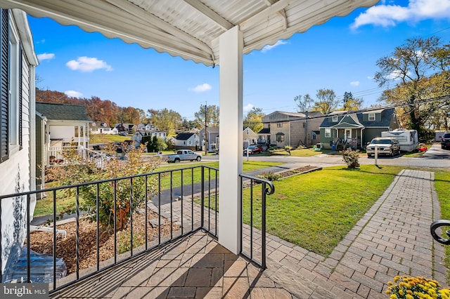 balcony featuring covered porch